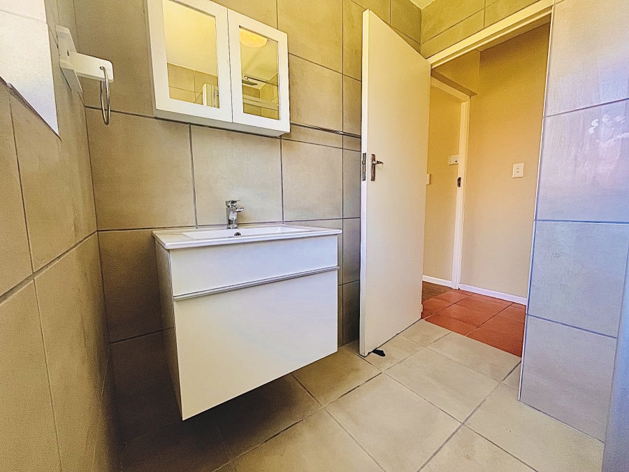 2 Bedroom Property for Sale in Sandbaai Western Cape
